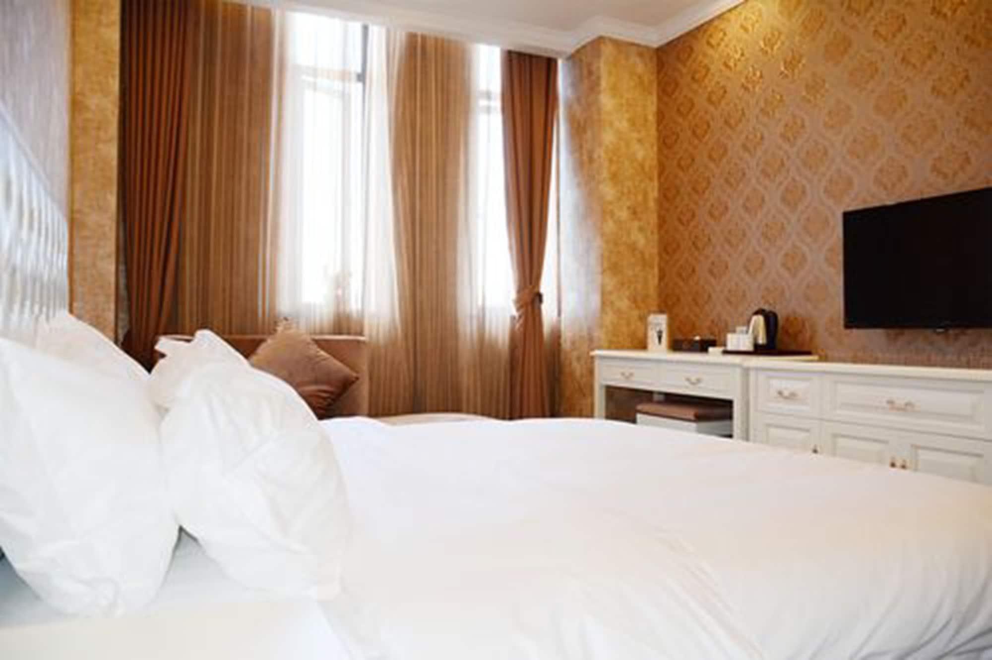 Hotel Ramada Encore Pudong 3*