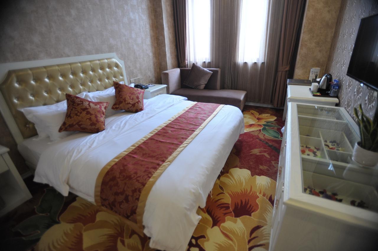 Ramada Encore Pudong Hotel 3*