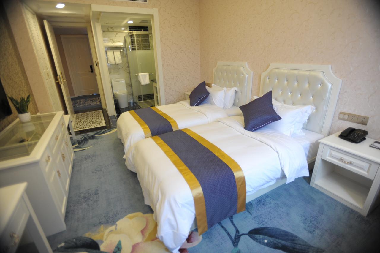 Hotel Ramada Encore Pudong 3*