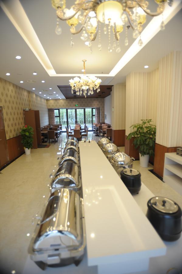 Ramada Encore Pudong Hotel 3*
