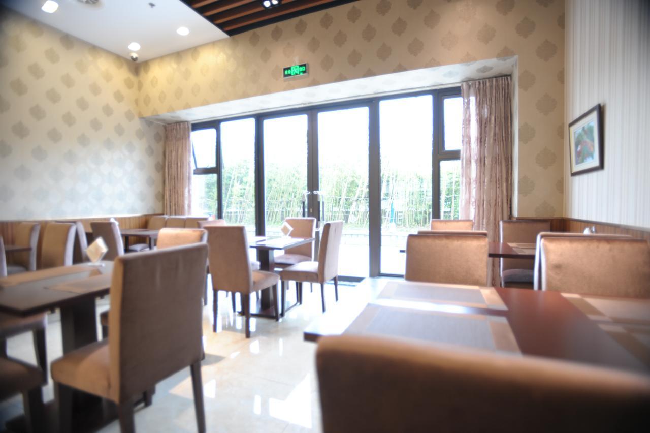 Hotel Ramada Encore Pudong 3*