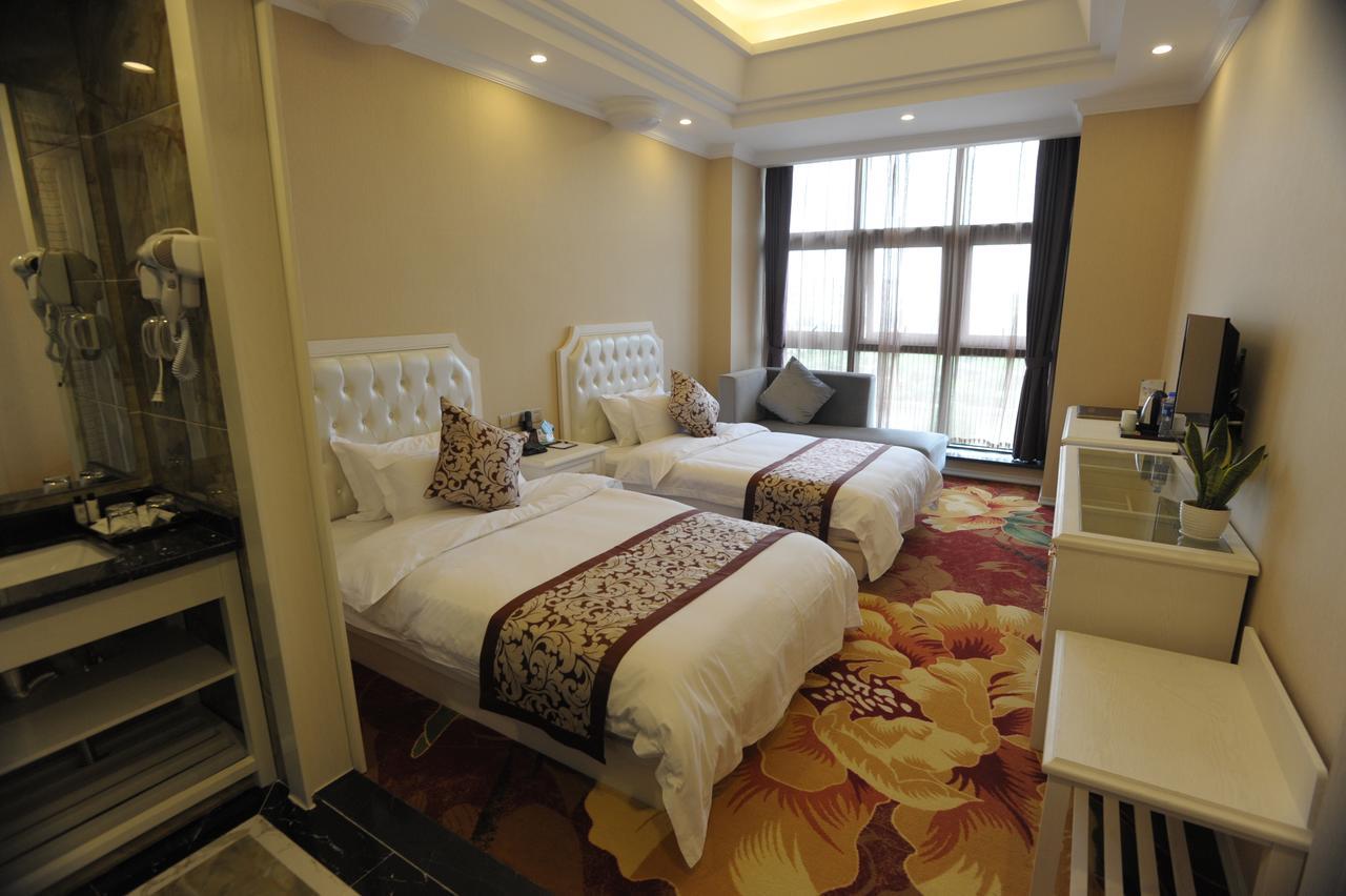 Hotel Ramada Encore Pudong 3*